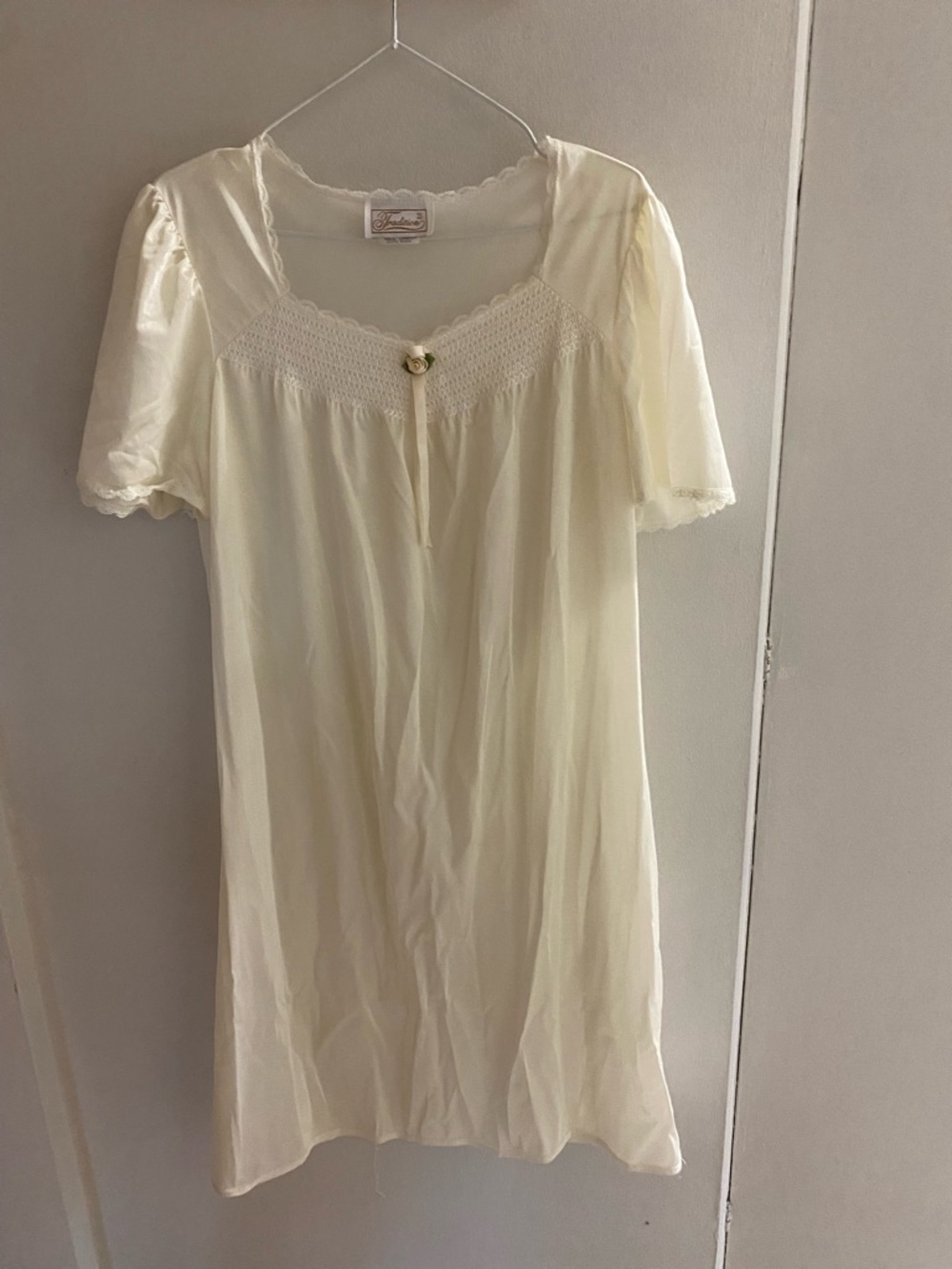 Vintage Cream Short-Sleeve Chemise/nightgown with Scalloped Neck
